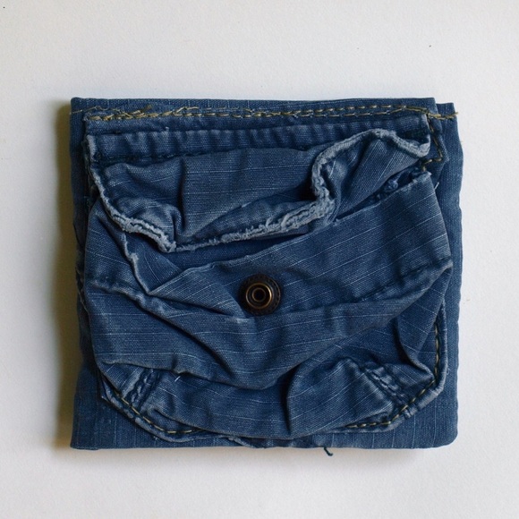 Wallet bifold upcyled repurposed handmade unique - Picture 2 of 6